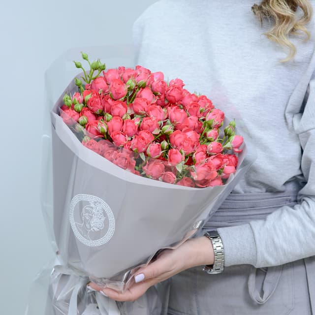 Bouquet "Diva" with Spray Roses