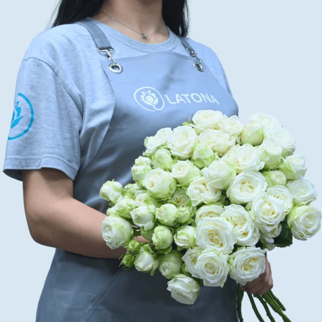Bouquet with Miss Bombastic Peony Spray Roses