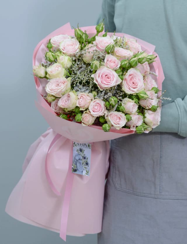 Bouquet "Clara" with Spray Roses